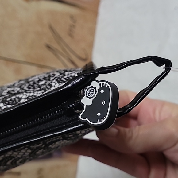 Hello Kitty Lace Pattern Pouch - Picture 9 of 12